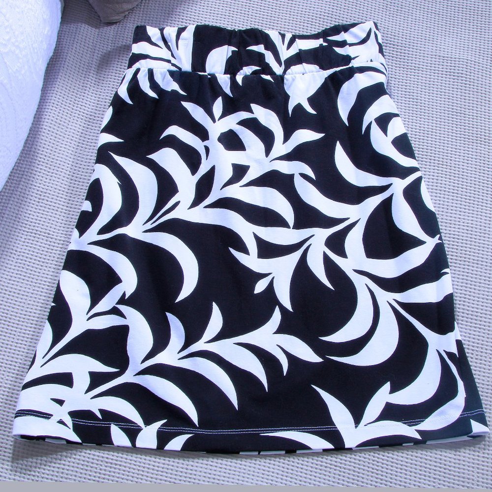 TOMMY BAHAMAS COTTON SKIRT SIZE L BRAND NEW!!!